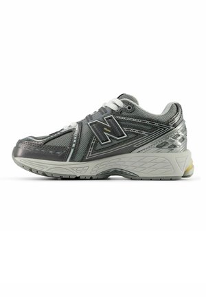 New Balance Tenisky - dark silver metallic nb white