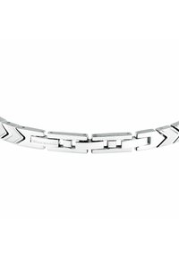 Bracciale in argento con catena composta da anelli rettangolari e a forma di chevron interconnessi e con una finitura lucida. Incisione del marchio ben visibile.