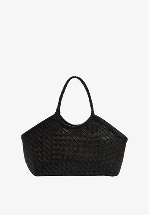 Czarna, pleciona torba tote o sztywnym, kątowym kształcie. Posiada dwa krótkie, plecione uchwyty oraz teksturowaną powierzchnię z geometrycznym wzorem.