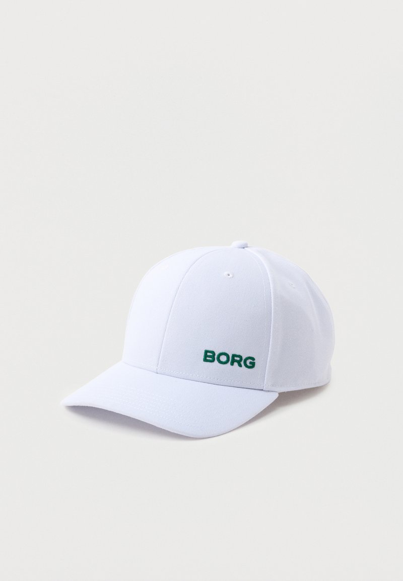 Casquette de baseball blanche avec une visière courbée et le texte vert « BORG » brodé sur le panneau avant, présentée sur un fond clair uni.