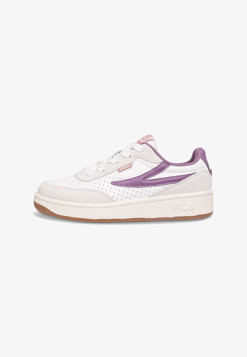 Sneaker bianche con accenti viola, realizzate in pelle e suede. Presentano un design perforato, lacci piatti e una suola spessa in gomma. Marchio Fila.