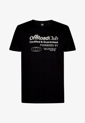 Tricou negru cu text alb „offRoadClub Certified & Guaranteed Powered by Petrol Industries Co. Best in the long run since 1989” și logo cu cercuri suprapuse.