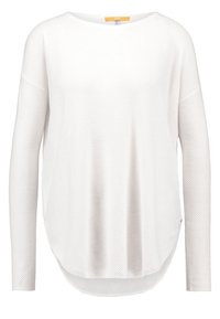 Top blanco de manga larga hecho de tela de malla texturizada, con un escote redondeado y un dobladillo curvado con aberturas laterales en la parte inferior.