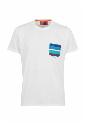 T-shirt bianca in cotone con tasca a righe multicolore. Collo rotondo, maniche corte, vestibilità comoda, con dettagli a contrasto nel colletto.