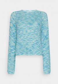 Pull court bleu clair avec un motif tricoté texturé. Manches longues et encolure arrondie, présentant différentes nuances de bleu mélangées.