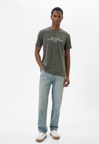 Koton SLOGAN CREW NECK SHORT SLEEVE - T-shirts print - green