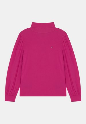 Koszula w kolorze fuksji z długim rękawem i wysokim kołnierzem, z marszczonymi rękawami i małym logo na piersi. Gładka faktura i casualowy design.