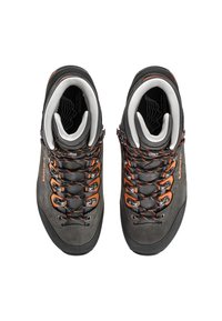 Graue Wanderschuhe mit orangefarbenen Akzenten, hoch geschnittenem Design, strapazierfähigem Leder, strukturiertem Obermaterial und schwarzen Schnürsenkeln.