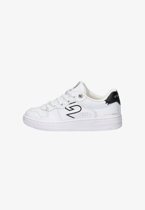 Witte lage sneaker met zwart "52" logo aan de zijkant, witte veters en een zwarte hieltab met witte zool.