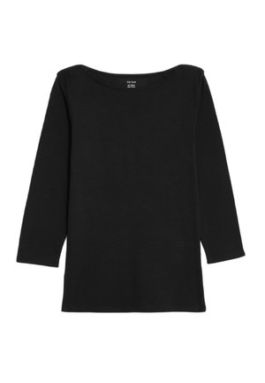 Chemise noire slim fit à manches longues avec encolure bateau, présentée à plat sur fond blanc.