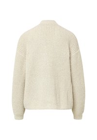 Licht beige gebreide trui met een relaxte pasvorm, geribbelde textuur en inset mouwen. Beschikt over een ronde halslijn en geen zichtbare sluitingen.