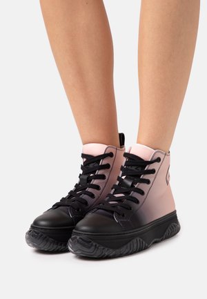 N°21, Zapatillas altas - black