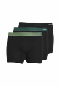 Schwarze Boxershorts im Dreierpack. Zwei haben dunkelgrüne Bündchen, eine hat ein hellgrünes Bündchen mit Logo-Detail.