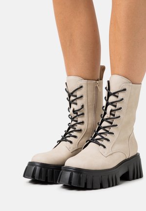 Buffalo, Bottines à plateau - off-white