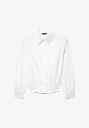 Camicia bianca a maniche lunghe con colletto appuntito, chiusura frontale con bottoni e polsini arricciati. Realizzata in tessuto liscio con una vestibilità sagomata.