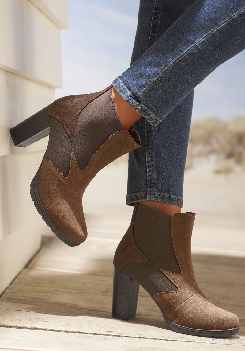 LASCANA Kotníkové boty na platformě - braun