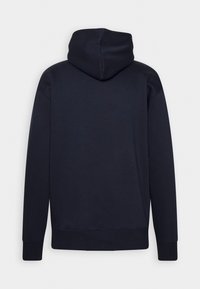 Sudadera azul marino con una gran capucha suave, mangas largas y puños y dobladillo de canalé. Textura suave sin patrones ni acentos visibles.