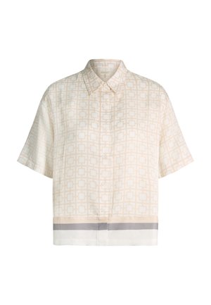 Camisa de manga corta con botones, con patrón geométrico beige y franjas horizontales beige y grises en el bajo sobre fondo blanco.