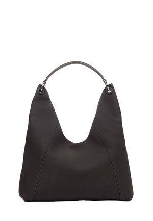 Černá kožená hobo taška s jedním uchy, měkkou texturou a minimálním švem, navržená pro nošení přes rameno.
