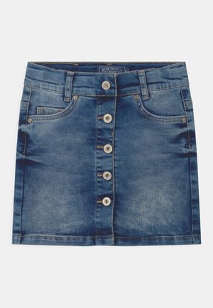 Mørkeblå denimnederdel med knapfront, to forlommer og klassisk pasform. Har subtile falmning og syninger.