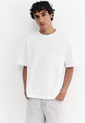 PULL&BEAR, PREMIUM SHORT SLEEVE T-SHIRT - Základné tričko - white