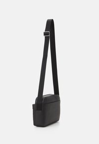 Michael Kors UTILITY XBODY UNISEX - Skulderveske - black