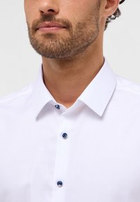 Eterna STRUKTURIERTES LANGARM SUPER SLIM - Chemise classique - weiß