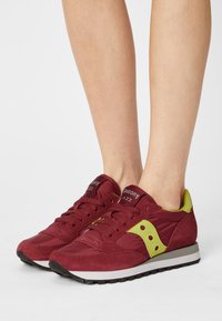 Saucony JAZZ ORIGINAL - Joggesko - rust/lime