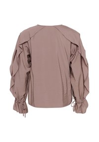 Helles Mauve-Bluse mit Puffärmeln, die mit Rüschenstoffakzenten und gerafften Manschetten versehen ist. Glatte Textur und entspannter Schnitt.
