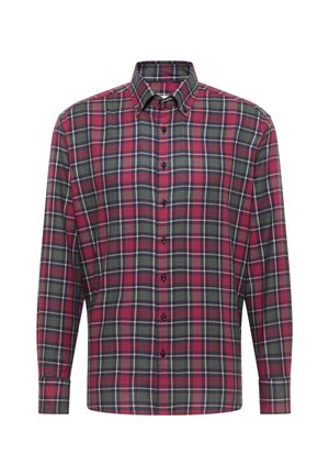 Overhemd met lange mouwen, knoopsluiting, en een ruitpatroon in rood, groen en marineblauw, met een button-down kraag.