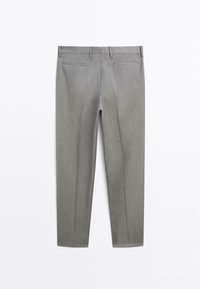 Grau maßgeschneiderte Hosen mit glatter Oberfläche, zwei Gesäßtaschen und geradem Bein. Hergestellt aus leichtem Stoff.