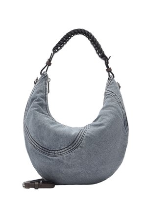 Weiche, graue Denim-Tasche in Halbmondform mit schwarzem, gedrehtem Ledergriff und abnehmbarem, dunkelbraunem, verstellbarem Riemen.