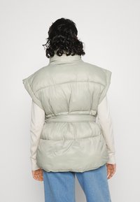 Modström OMA VEST - Colete - elm