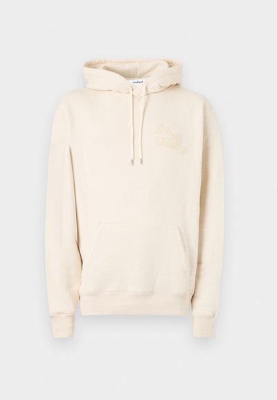 Cremefarbener Hoodie mit einer Fronttasche, Kapuze mit Zugband und einem bestickten Textdetail auf der Brust. Stoff aus Baumwollmischung mit weicher Textur.
