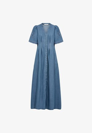 Sinine teksariidest maksikleit lühikeste puffvarrukatega, millel on aukude ja sakiliste servadega detailid, V-kaelus ja ees nööpidega sulgemine.