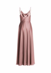 Robe de soirée rose en satin, sans manches, avec des bretelles spaghetti et une jupe longue et fluide jusqu'au sol.