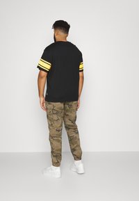 Only & Sons ONSNFL LIFE TEE - T-shirt estampada - black