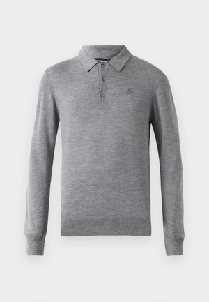 Heledaste halli pika varrukaga polo särk, valmistatud pehmest kangast. Omab klassikalist kraed, kolme nuppu ja väikest logo rinnal.