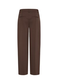 Pantalon marron droit avec passants de ceinture et deux poches passepoilées à l’arrière, vu de dos sur fond blanc.