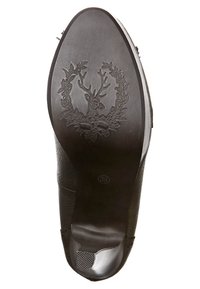 Svart lädersula med präglad design av rådjur och lövverk. Rundad form, strukturerad yta och slät klackaccent. Storlek 38 angiven.