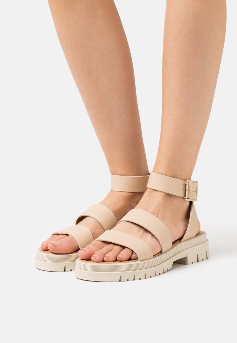 Lazamani Sandály na platformě - beige