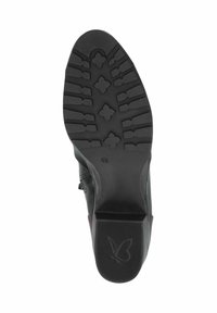 Suela de zapato de goma negra con un patrón texturizado, con surcos direccionales y un pequeño logo en el talón. Incluye una marca de tamaño 4.5.