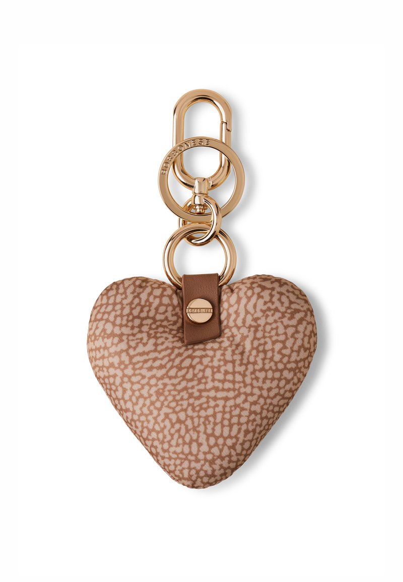 Portachiavi a forma di cuore in tessuto beige morbido con un motivo sottile, hardware dorato e un accento in pelle marrone con chiusura a scatto.