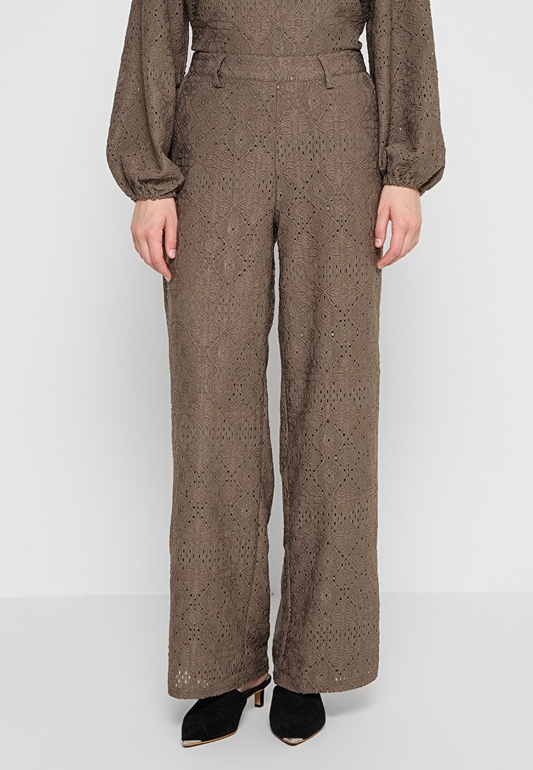 Object Broek graniet