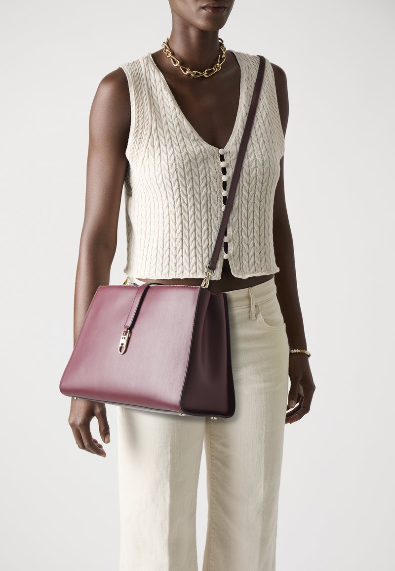 Tommy Hilfiger LIBRE SATCHEL - Rankinė - deep rouge