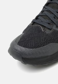 New Balance FRESH FOAM X HIERRO V8 GTX - Chaussures de running - black