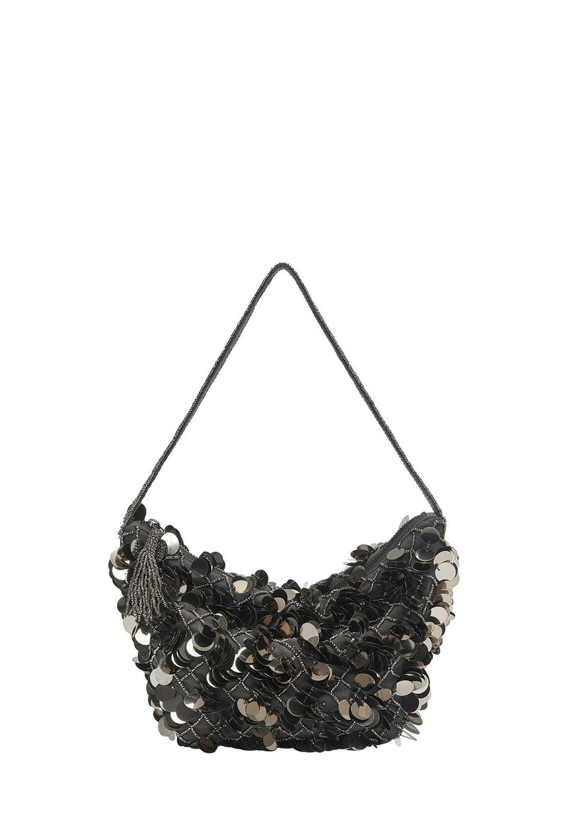 Sort paljettaske med buet form, struktureret overflade og flettet rem. Har en kvastdekoration og reflekterende cirkulære paljetter.