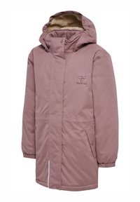 Parka d'hiver mauve avec capuche, fermeture éclair devant, fermeture par boutons, poignets élastiques, poches latérales et doublure en polaire à l'intérieur de la capuche.