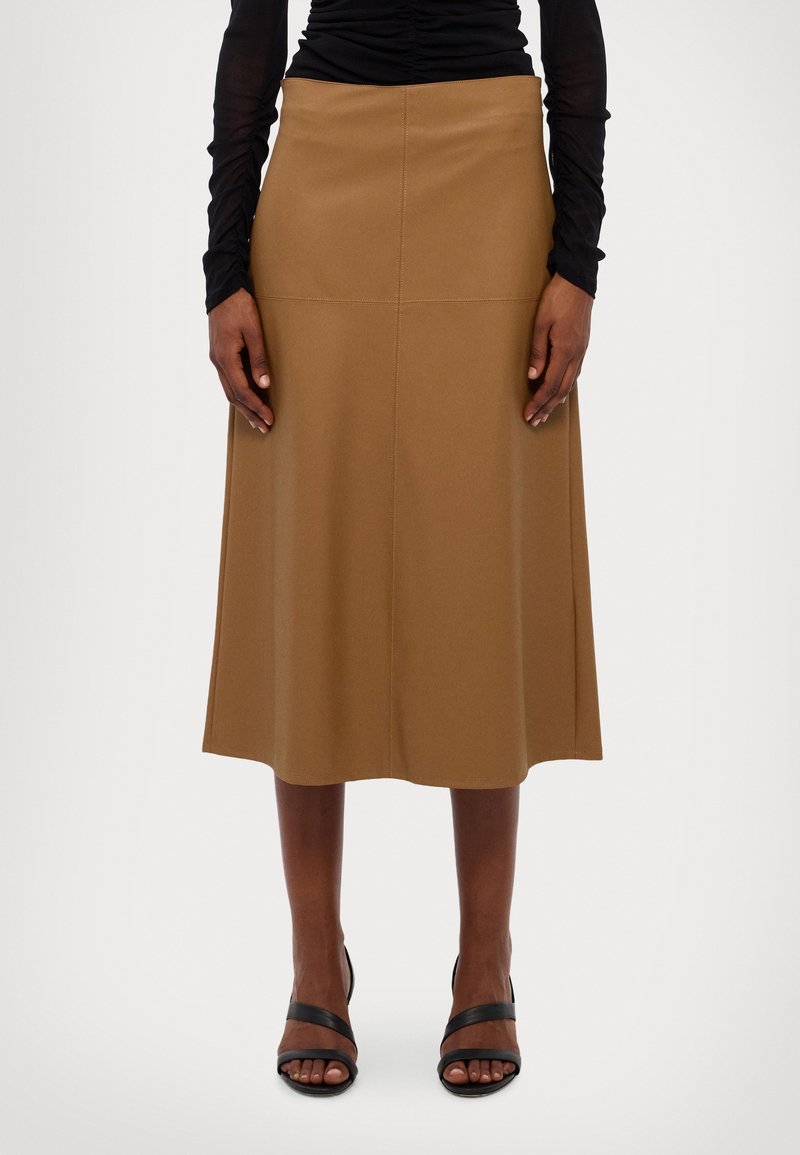 Ruskea midi-hame, joka on valmistettu sileästä, joustavasta kankaasta. Hameessa on istuva vyötärö ja levenevä siluetti. Yksinkertainen muotoilu, jossa on minimaalinen saumarakenne eikä kuvioita.