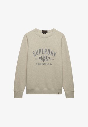 Lysebeige sweatshirt med rund hals og lange ærmer, med grå "SUPERDRY DENIM JPN S.D.G SUPPLY Co." tekst på forsiden.
